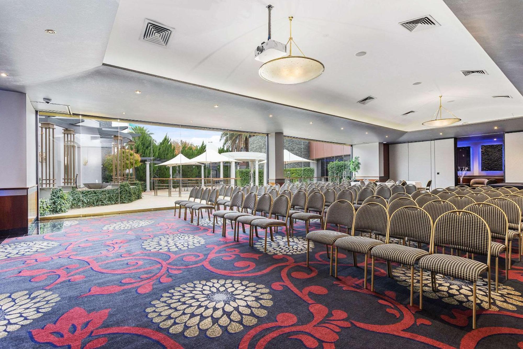 Quality Hotel Taylors Lakes Ngoại thất bức ảnh