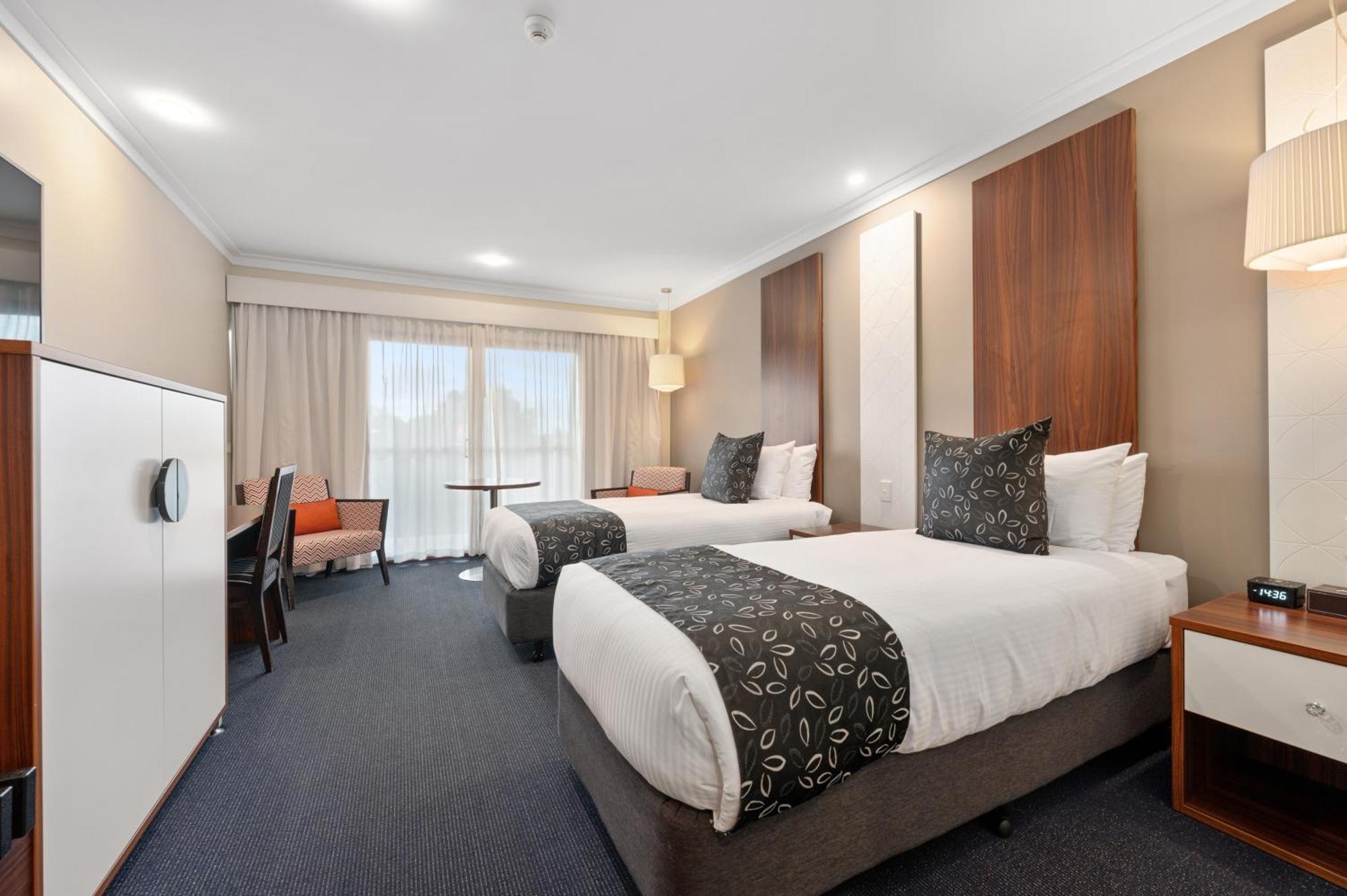 Quality Hotel Taylors Lakes Ngoại thất bức ảnh