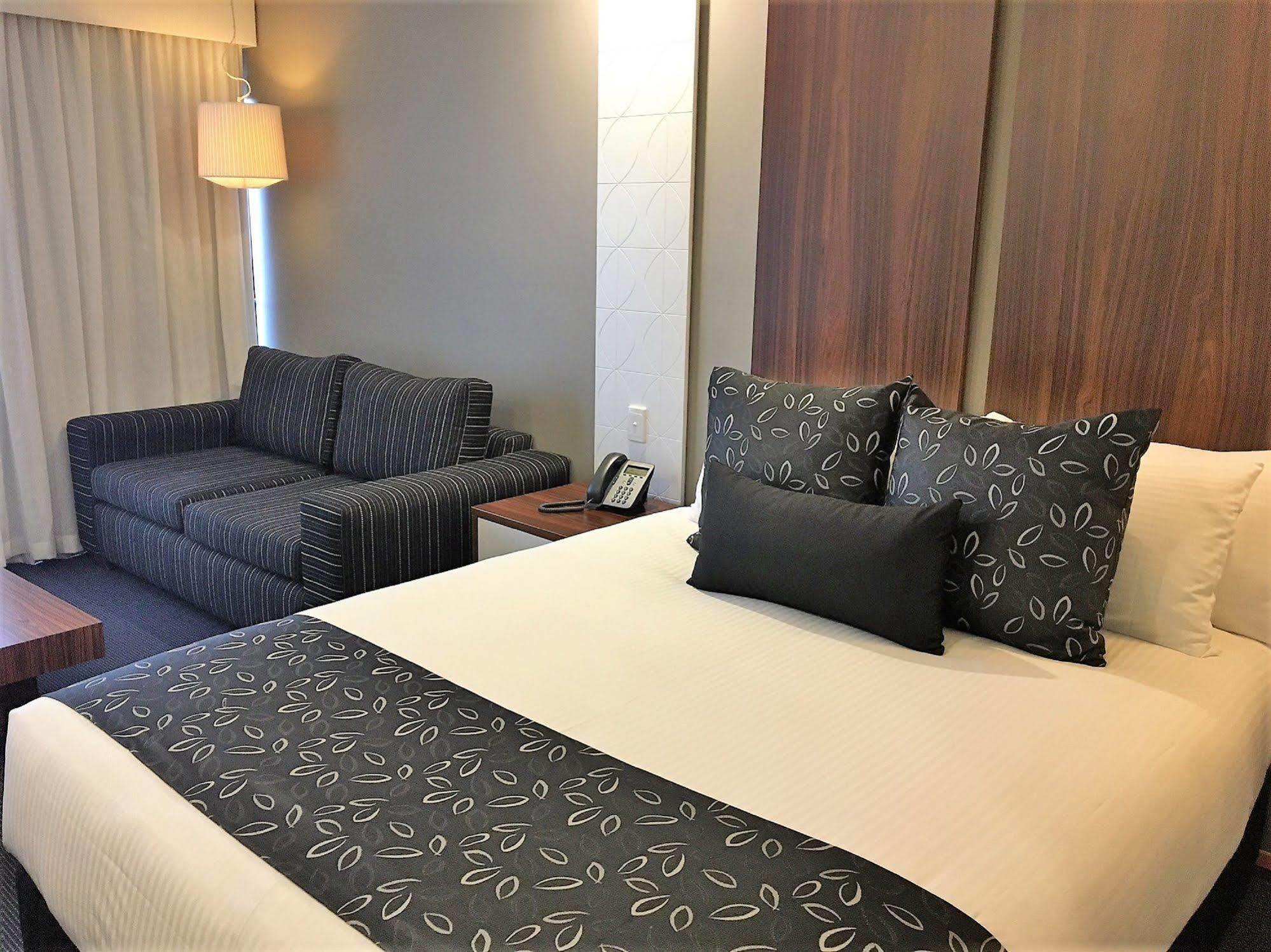 Quality Hotel Taylors Lakes Ngoại thất bức ảnh